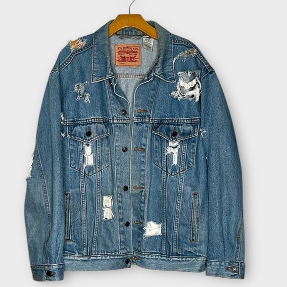 Levi’s Standard Trucker Jacket Denim Distressed Blue Size Large Retro 90’s Indie - Picture 1 of 7